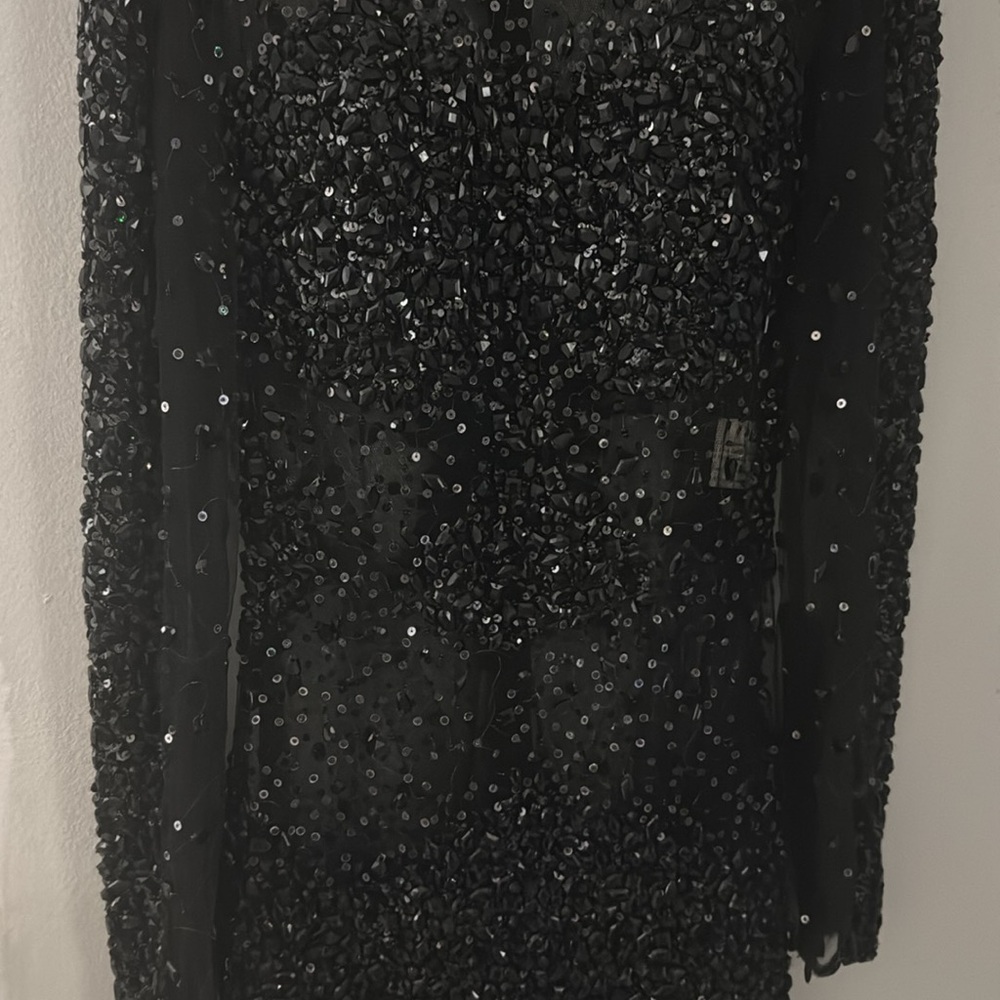 The perfect little black dress . - Picture 5 of 5